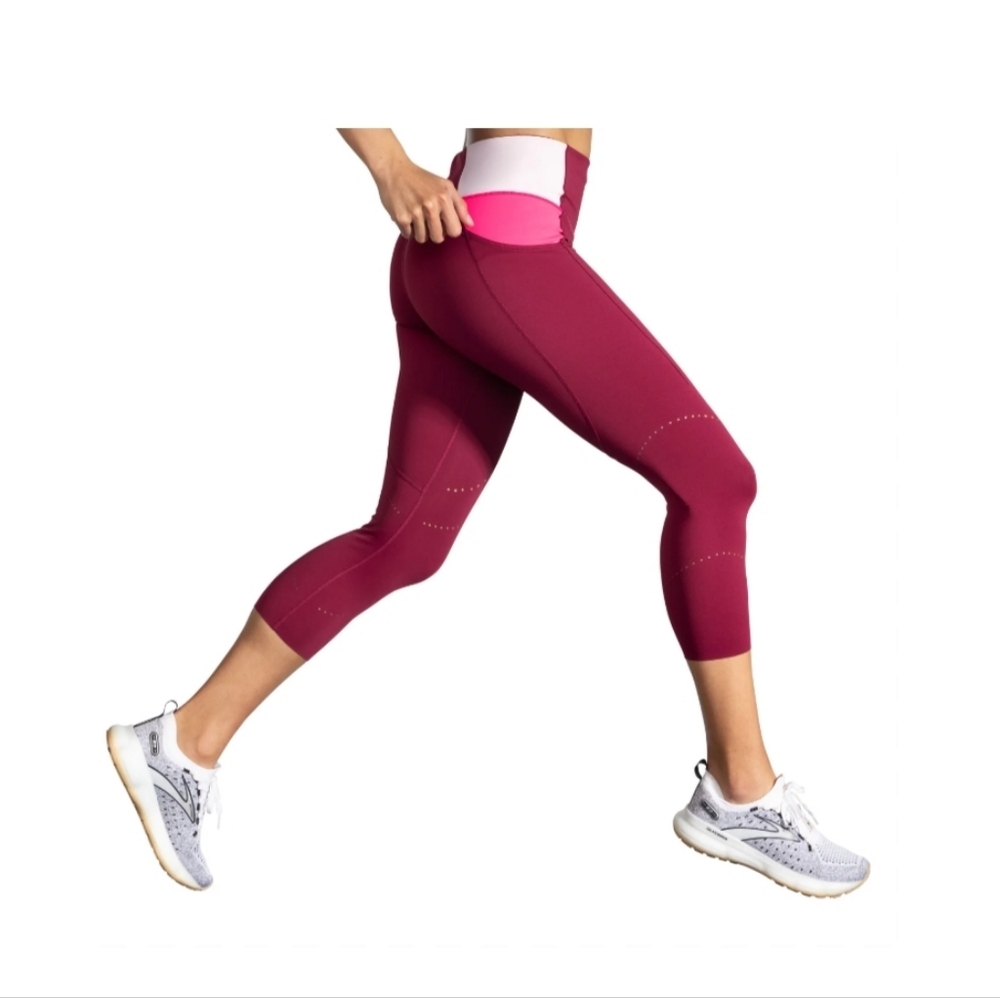 Brooks Method 3/4 Women's Active Capris - Small, Maroon/Pink